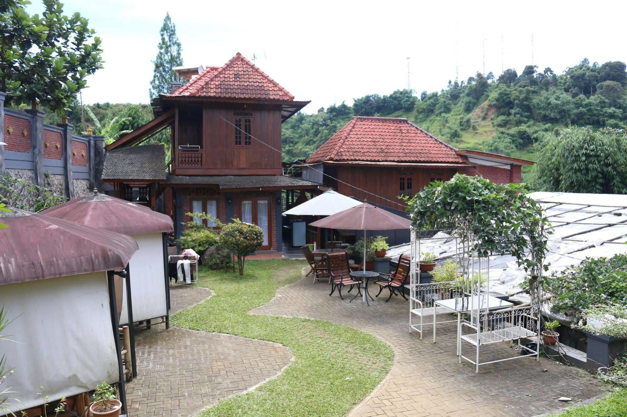Bantal Guling Villa Lembang Exterior foto