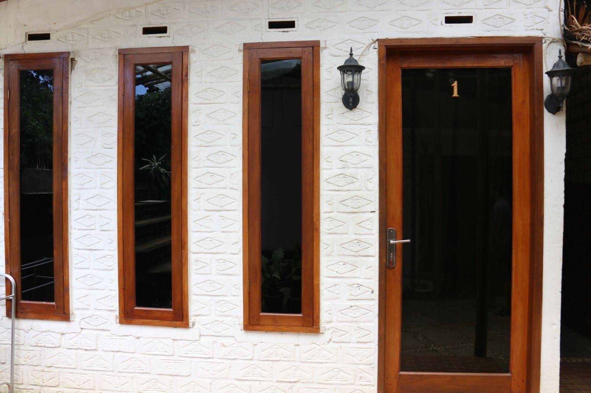 Bantal Guling Villa Lembang Exterior foto